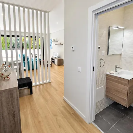 T1 Bellevue Terrace Apartament *